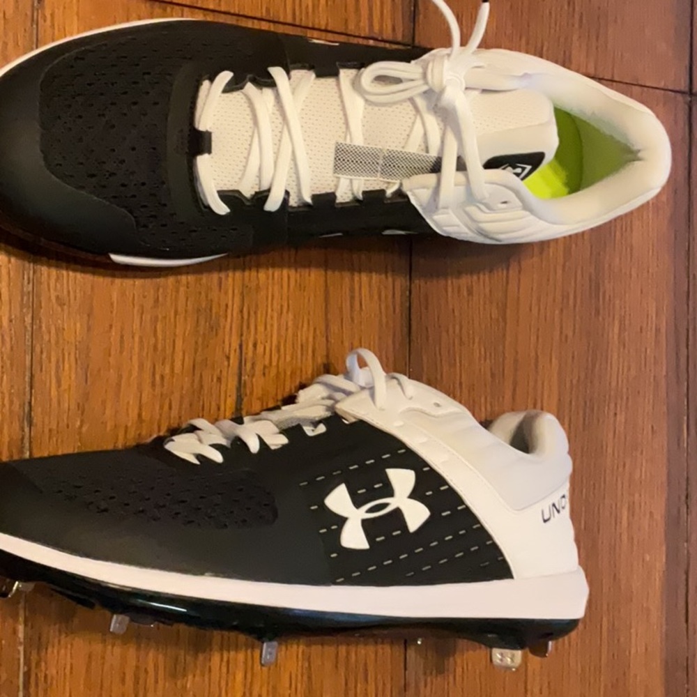 NWOT Men’s under armour metal spike cleats size 16